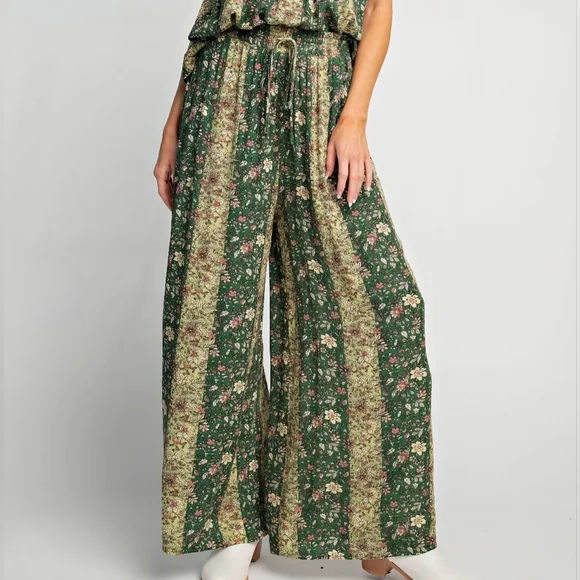 NWT Easel Brand Green Floral Wide-Leg Pants - Picture 1 of 6